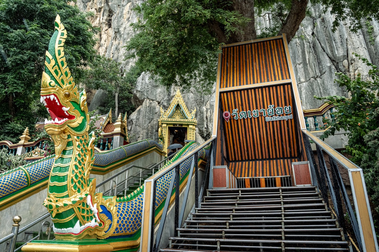 วัดถ้ำเขาย้อย