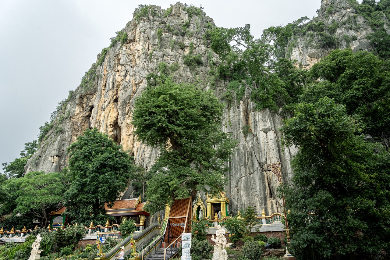 วัดถ้ำเขาย้อย