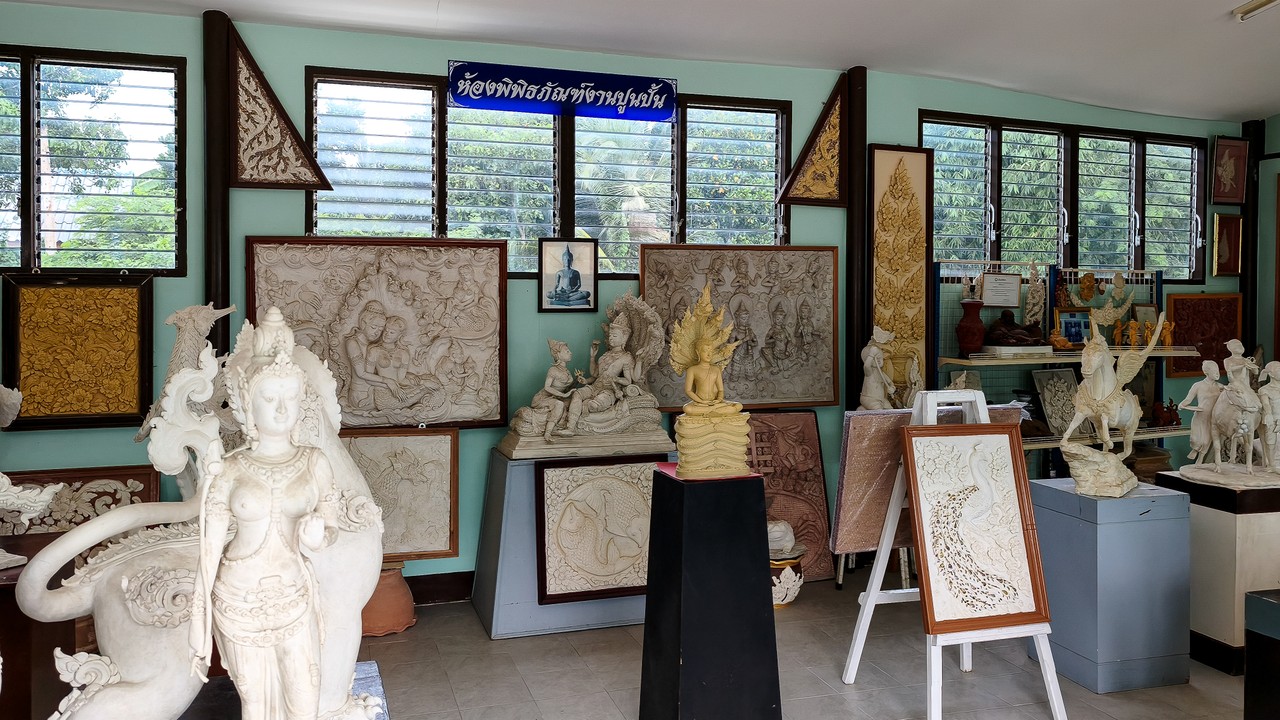 งานปูนปั้นสกุลช่างเมืองเพชร