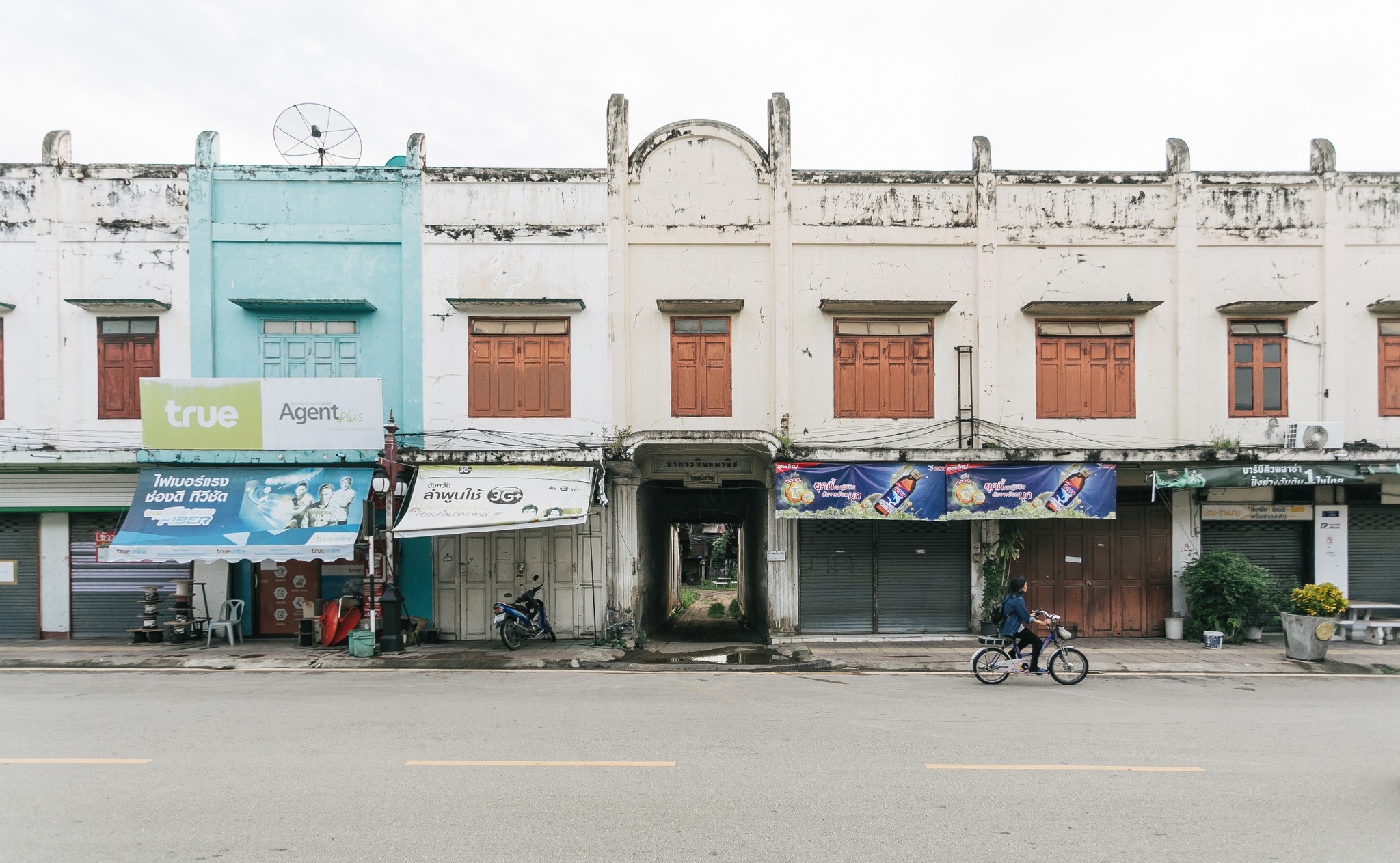 Lamphun Old Town in Moat