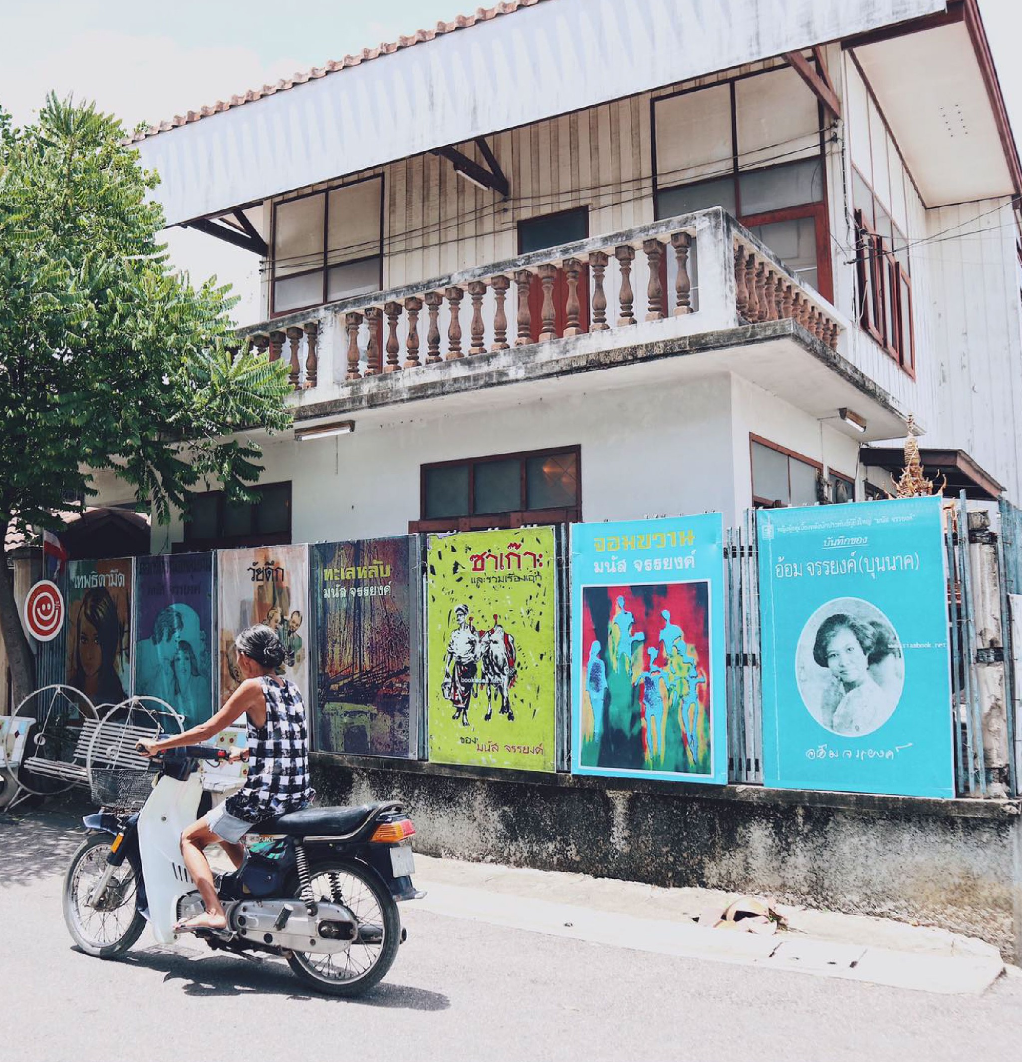Khlong Krachaeng Waterfront Market